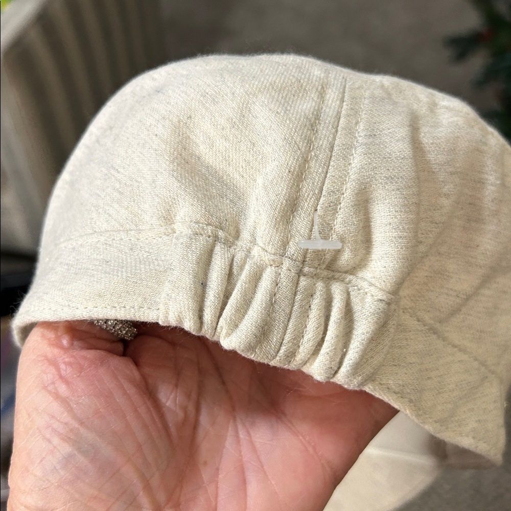 Elegant Cream Cap with Gold Embellishment - Picture 4 of 4